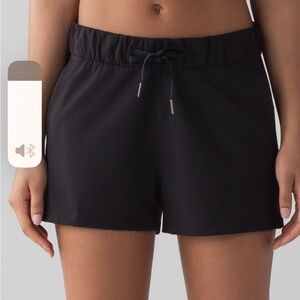 lululemon on the fly shorts size 6